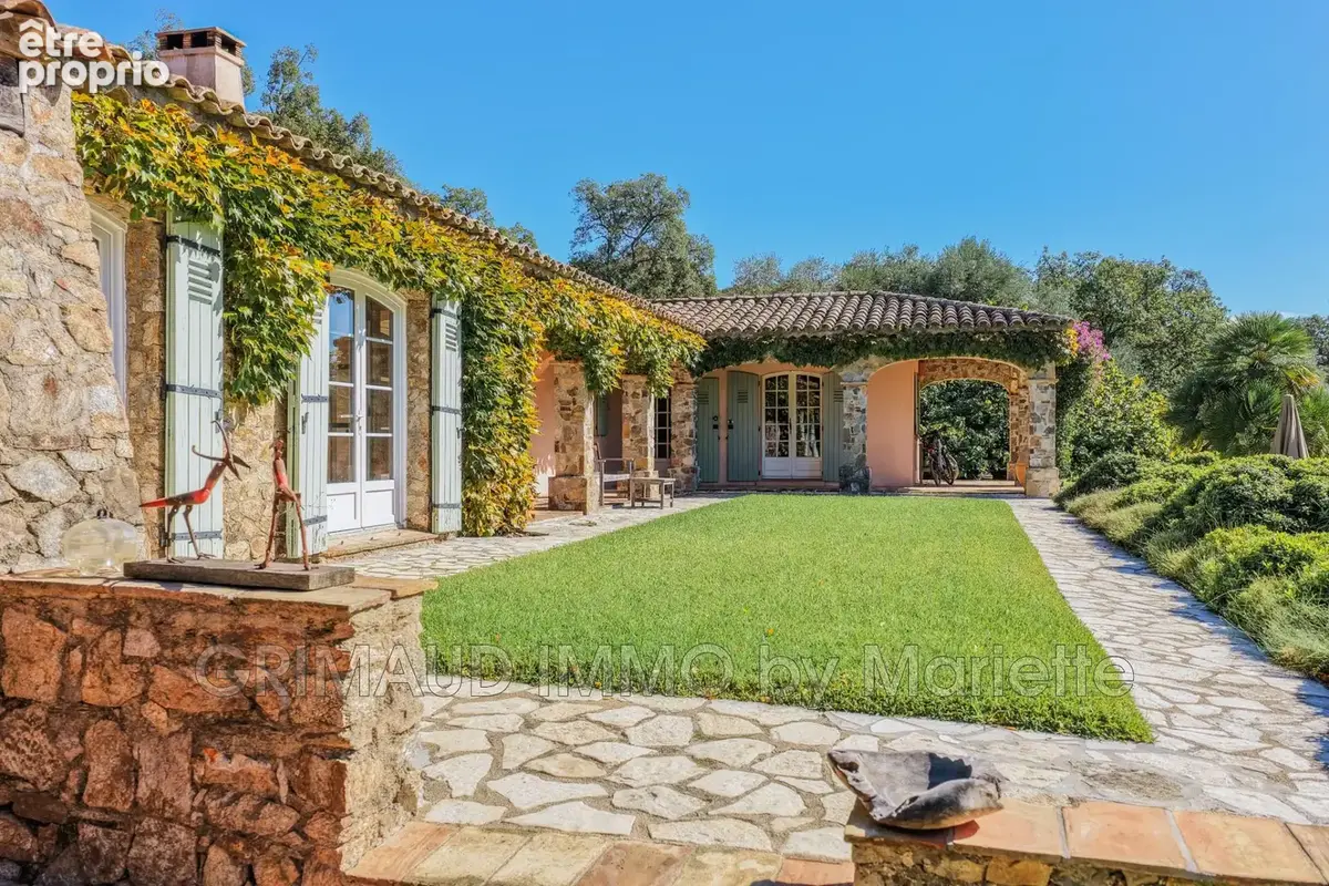 Maison 8 pièces 249 m² à vendre à Plan-De-La-Tour (83120) - photo 2