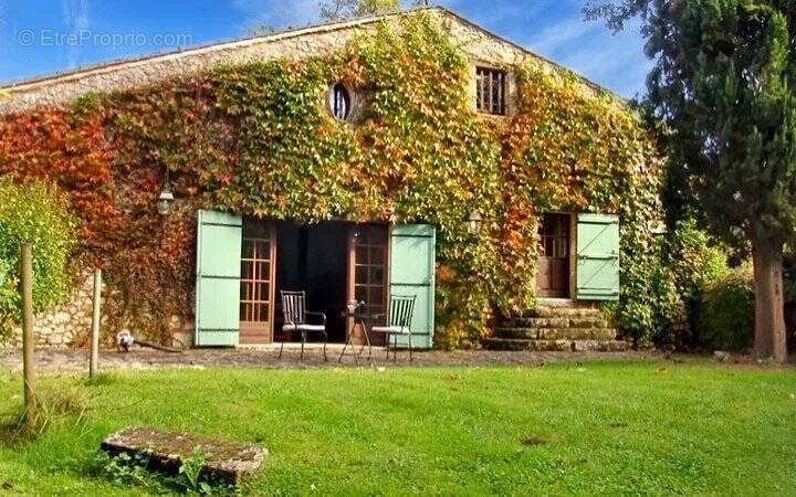 Maison à PESSAC-SUR-DORDOGNE