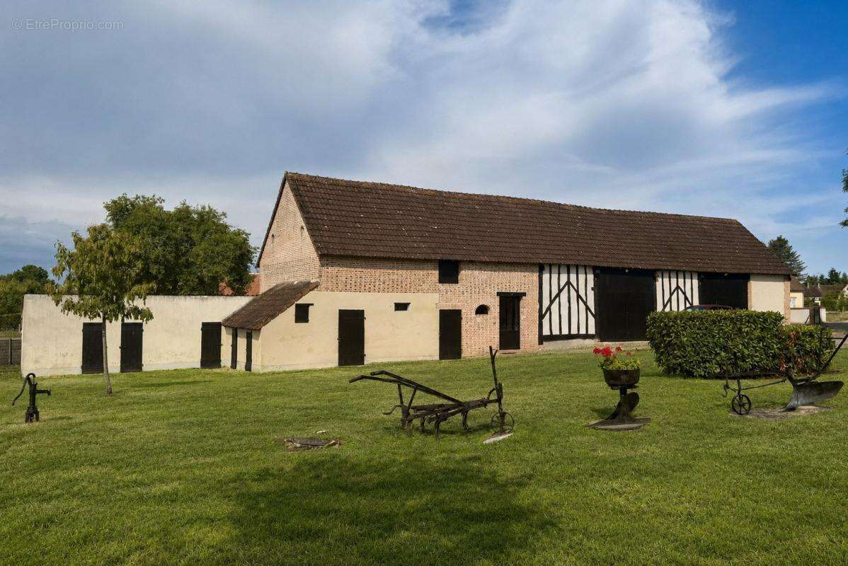 Maison à CHAUMONT-SUR-THARONNE