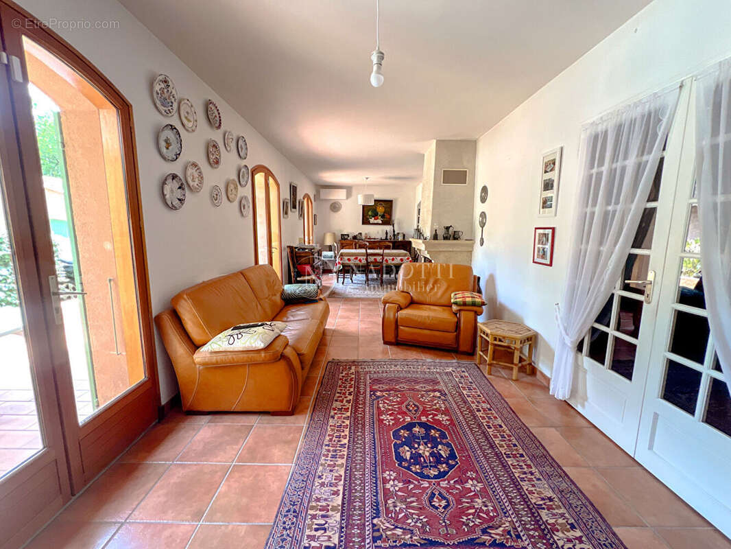 Maison Saint Pantaleon 5 pièce(s) 140 m2 - photo 9