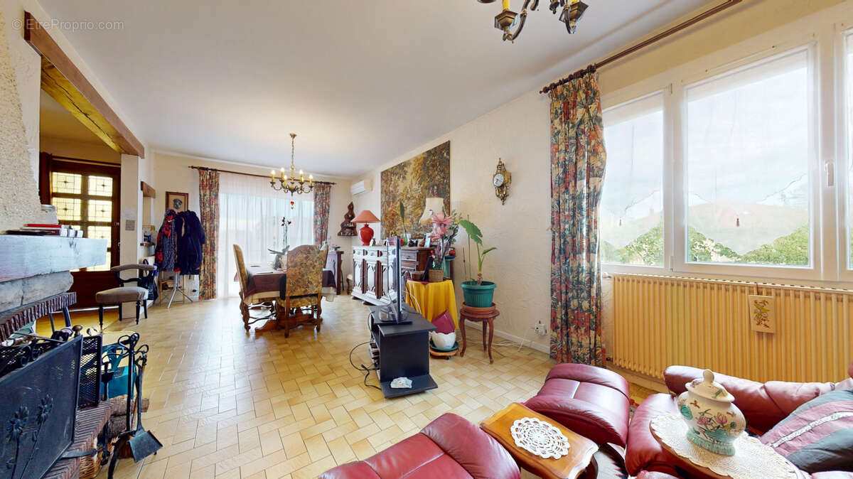 Maison à LA SALVETAT-SAINT-GILLES