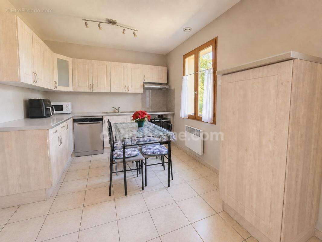 Maison 5 pièces à vendre à Fleury (60) – Jardin de 951 m² et dépendances - photo 4