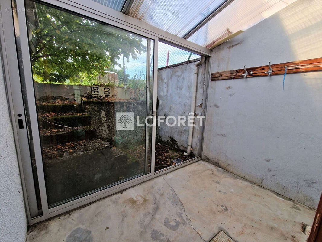 Maison à COMBEAUFONTAINE