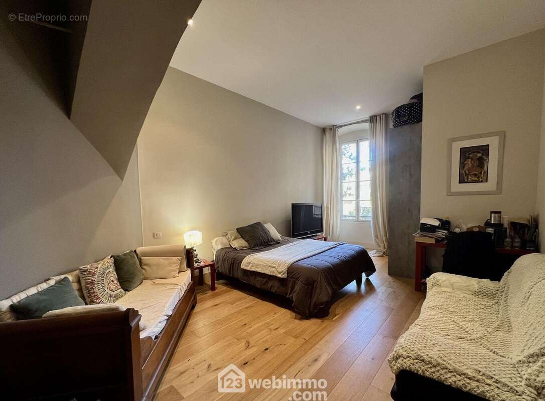 Deux sur rue et une coté cour - Appartement à SAN-MARTINO-DI-LOTA