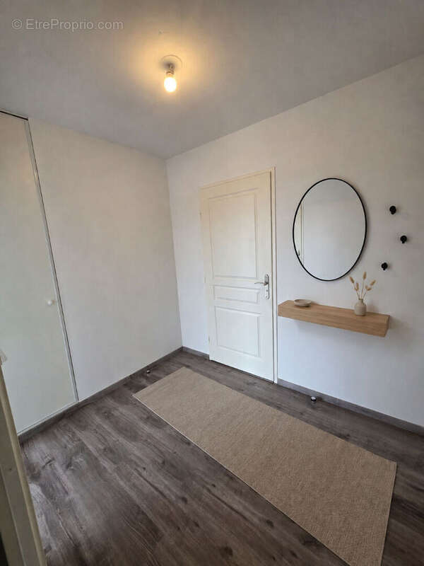 Roubaix edouard vaillant, t2 de 43 m² avec grand balcon, ascenseur et parking. proximité edhec et croix - photo 6