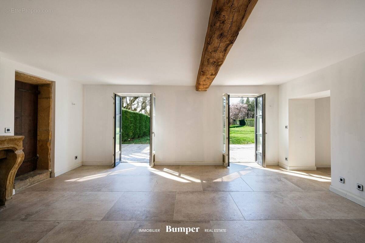 Maison à SAINT-GENIS-LAVAL