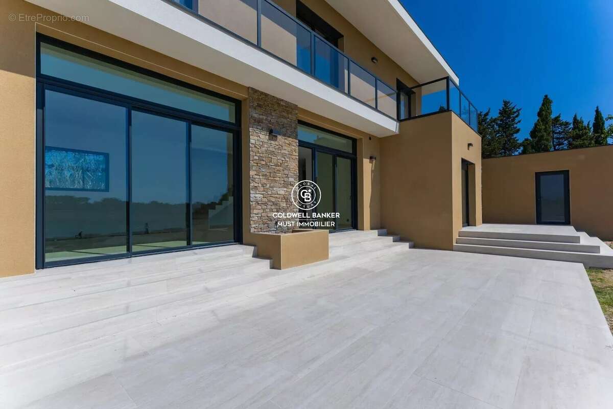 Maison 121 m² à Saint-Cyprien  - photo 4