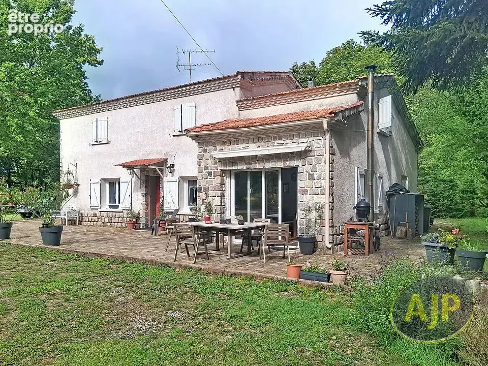Photo Maison à Saint-Germain-D'esteuil au prix de 369 250€