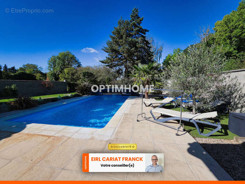 Maison à SAINT-ETIENNE-DE-FURSAC