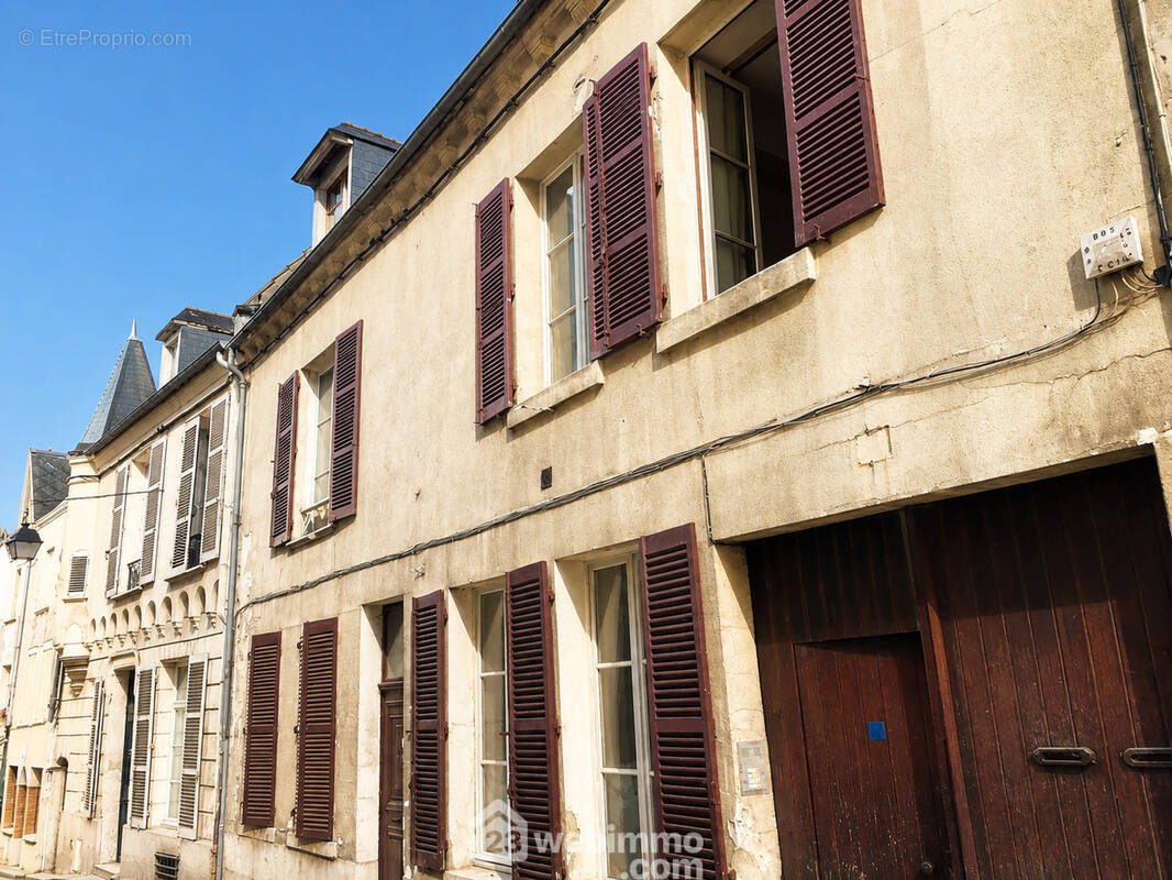 Vous serez séduits par cet appartement entièrement rénové - Appartement à LAON