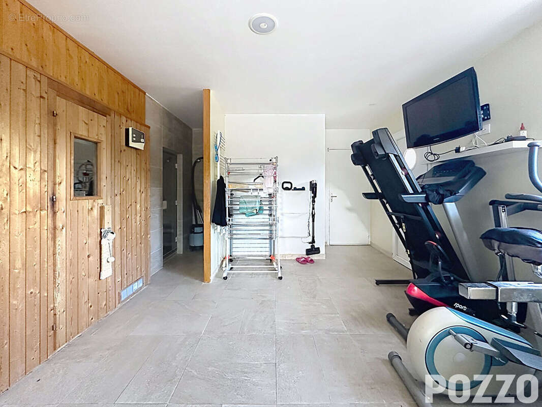 A Vendre - Bacilly - Maison 7 pièce(s) 187 m² - Piscine - Vie de plain pied - photo 11