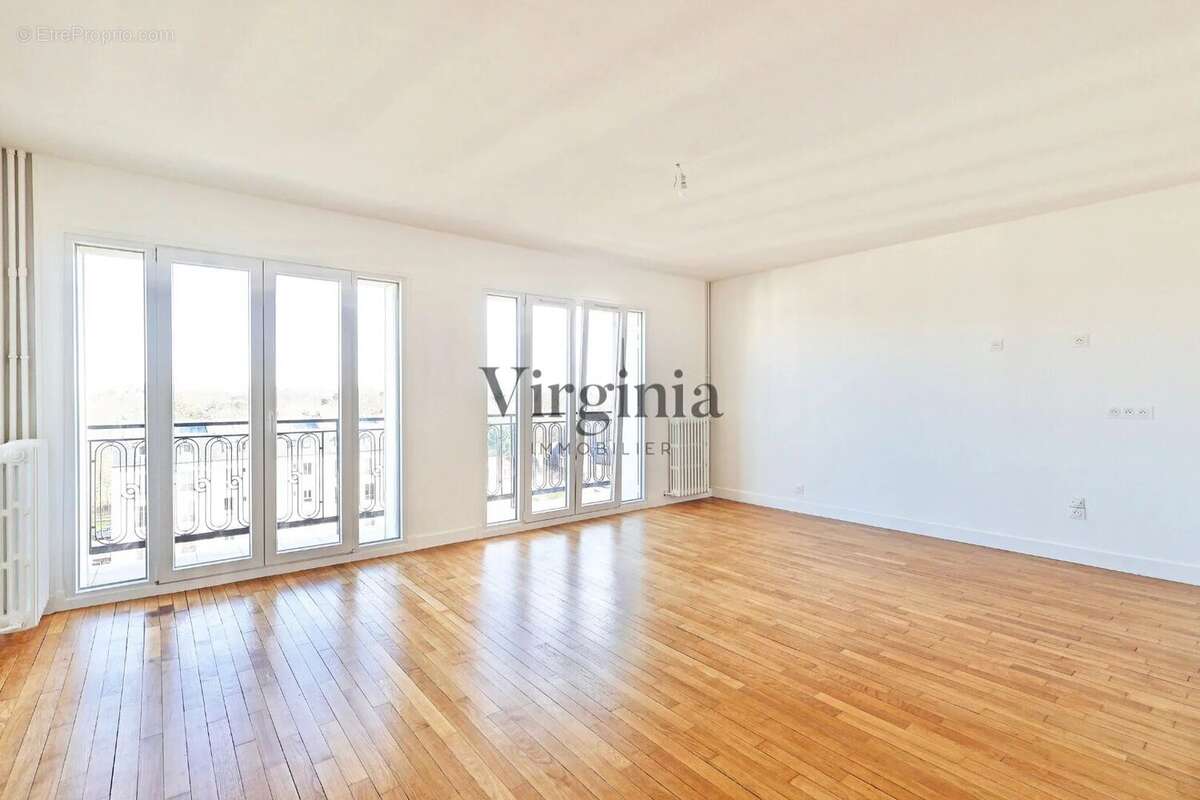 Appartement à CHARENTON-LE-PONT