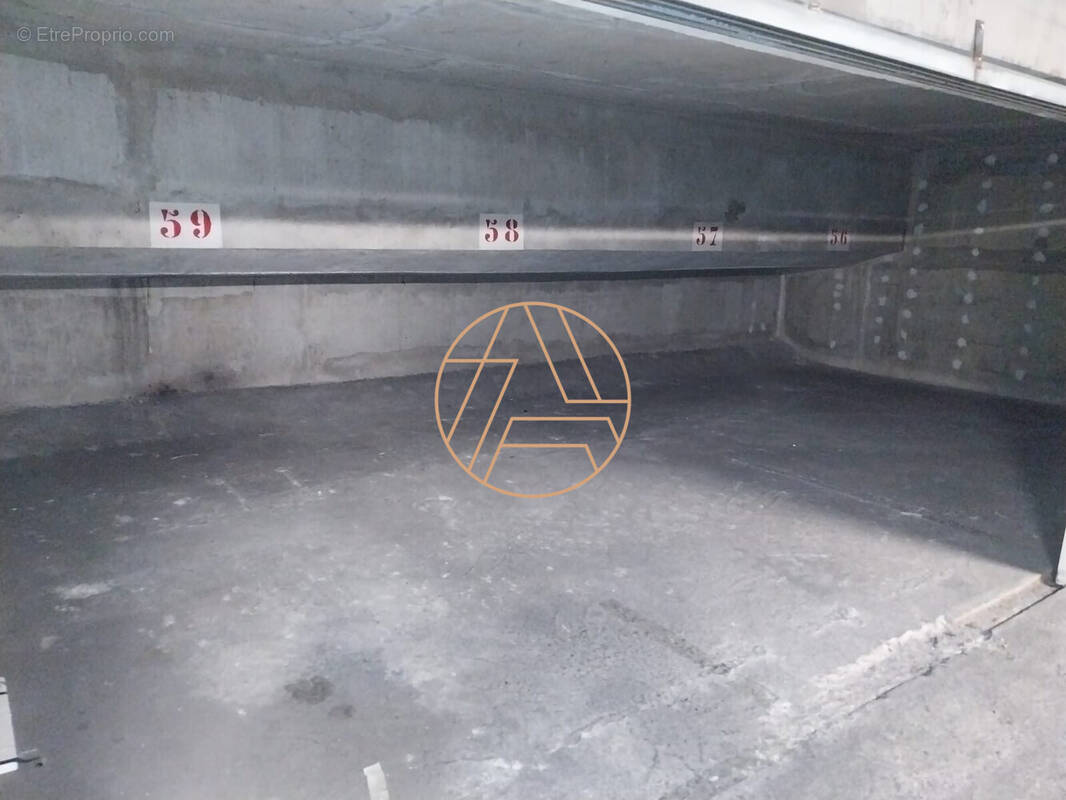 Parking à PARIS-20E