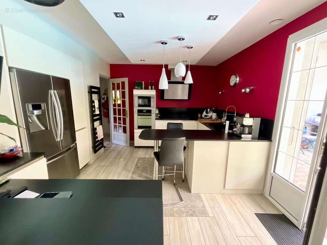 Maison 168 m² à Mehun-Sur-Yevre  - photo 4