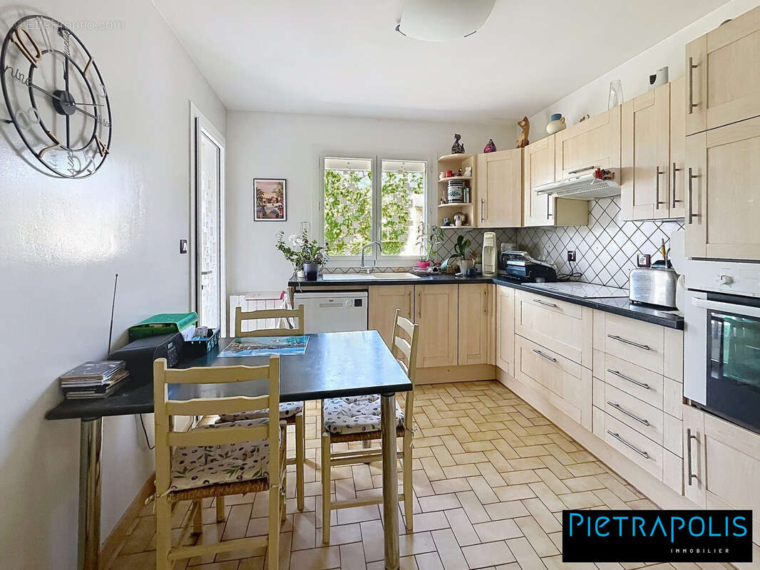 Maison 89 m² à Saint-Genis-Laval  - photo 9