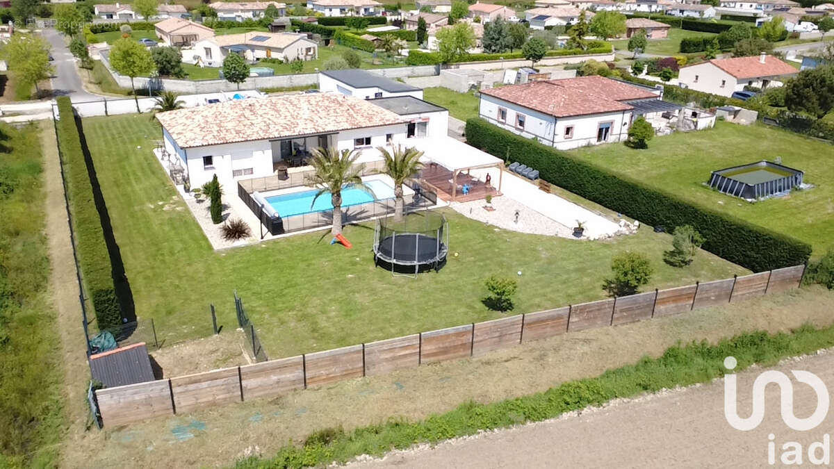 Photo 3 - Maison à MONTBETON