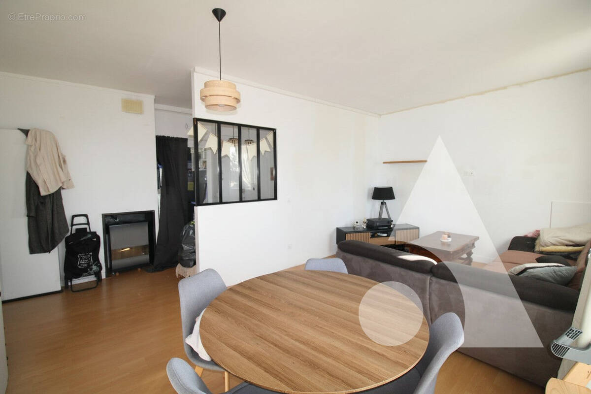 Appartement à LACROIX-SAINT-OUEN