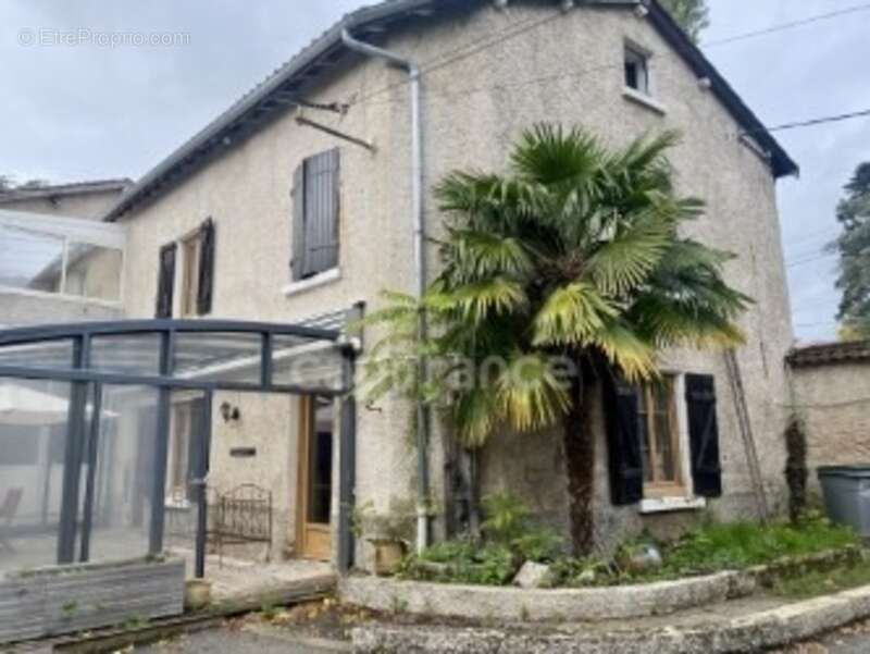 Maison à GREZIEU-LA-VARENNE