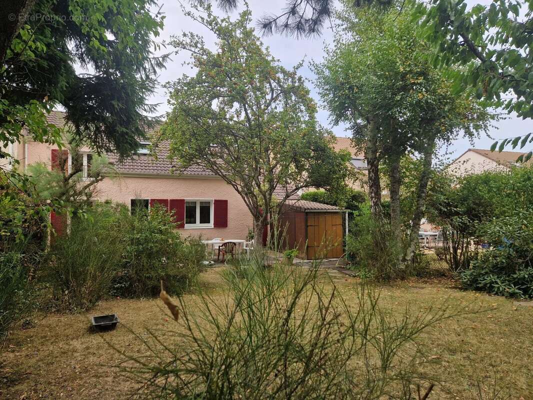 Maison à VOISINS-LE-BRETONNEUX