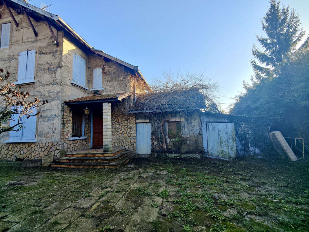 Maison à SAINT-CLAIR-DE-LA-TOUR