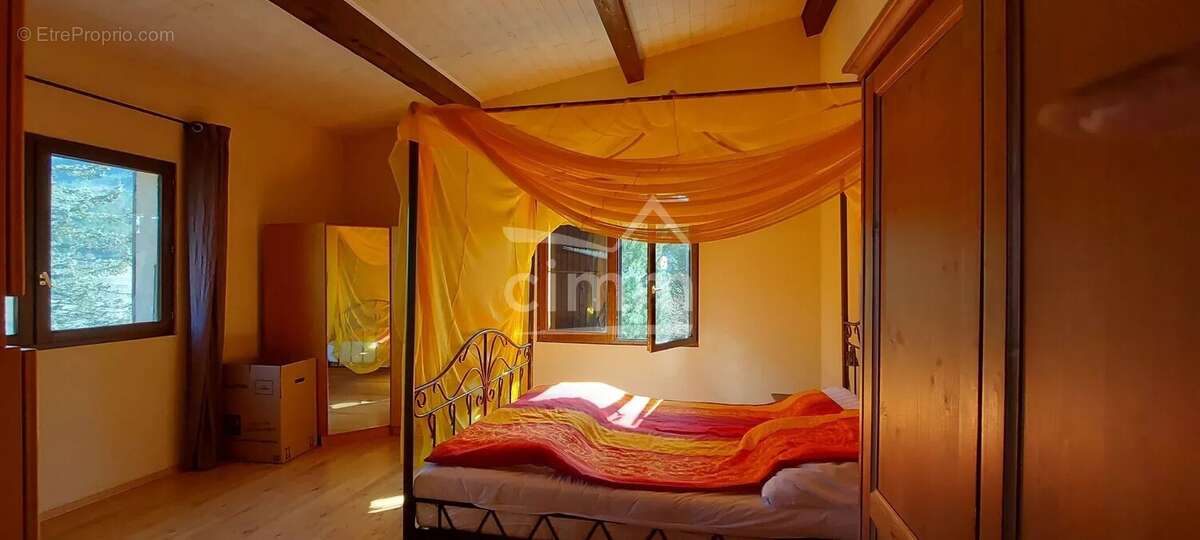 Maison à LA MOTTE-DU-CAIRE