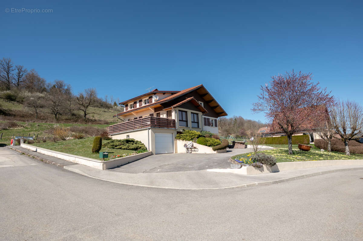 Maison à VUILLECIN