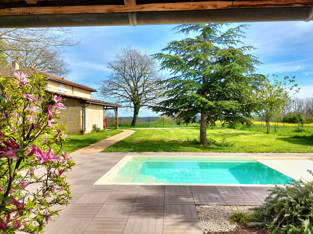 Maison à MONBARDON