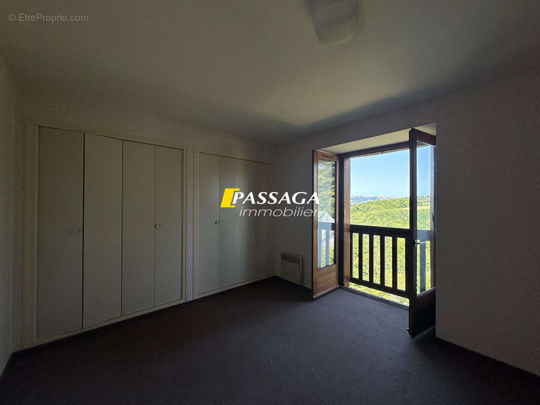 A VENDRE - Maison comprenant deux logements caves et jardins - LASSOUTS - photo 6
