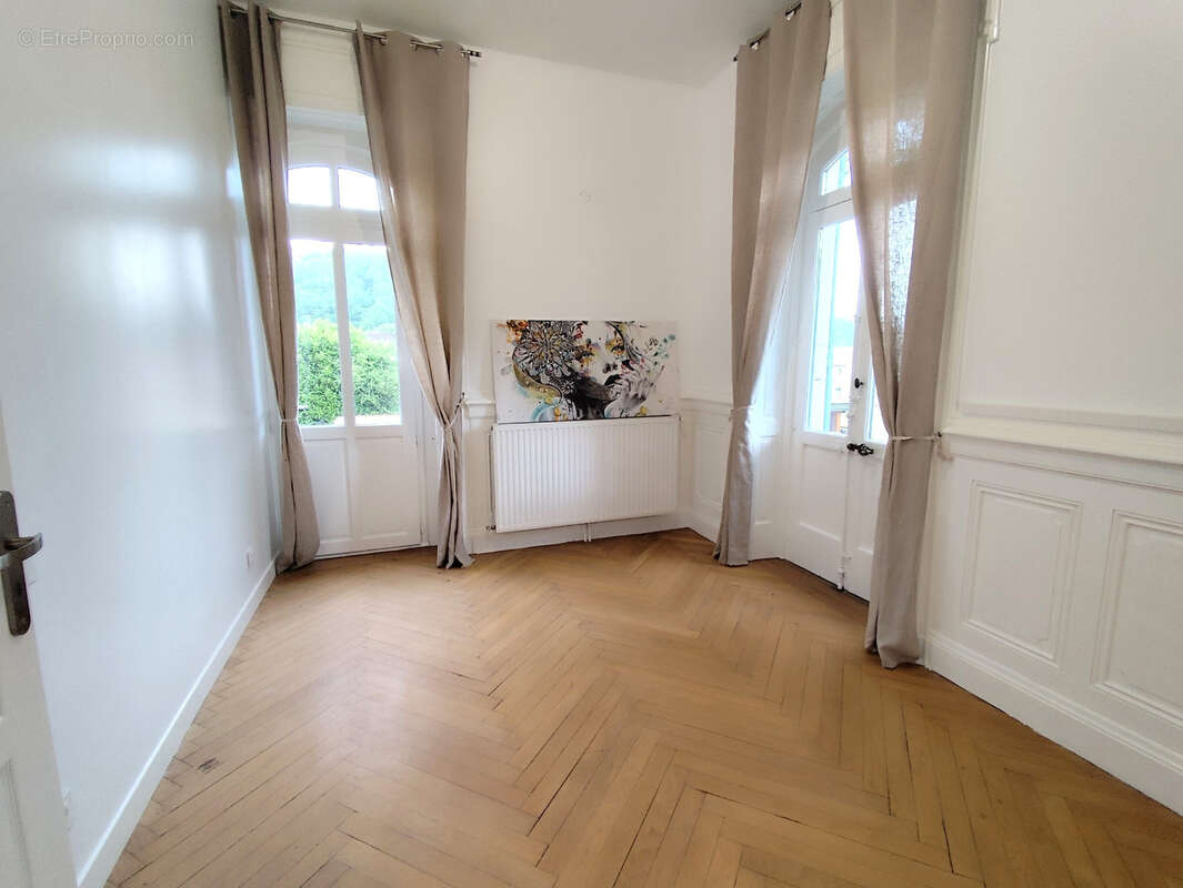 Appartement à CHAZEY-BONS