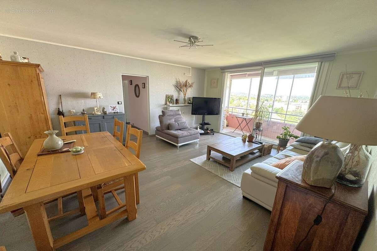 Appartement à CHENOVE