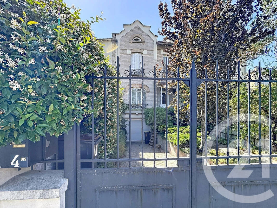 Maison à SAINT-MAUR-DES-FOSSES