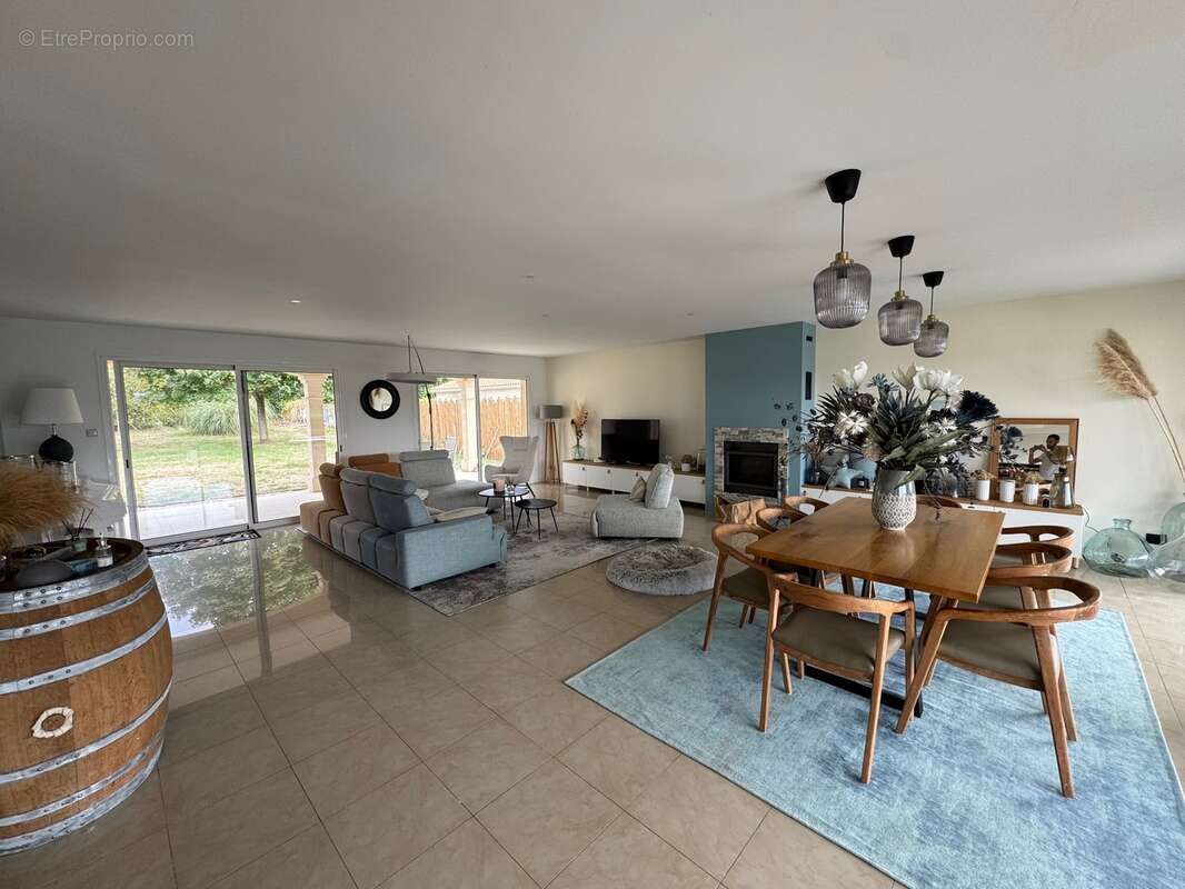 Maison à SALLES-DE-BARBEZIEUX