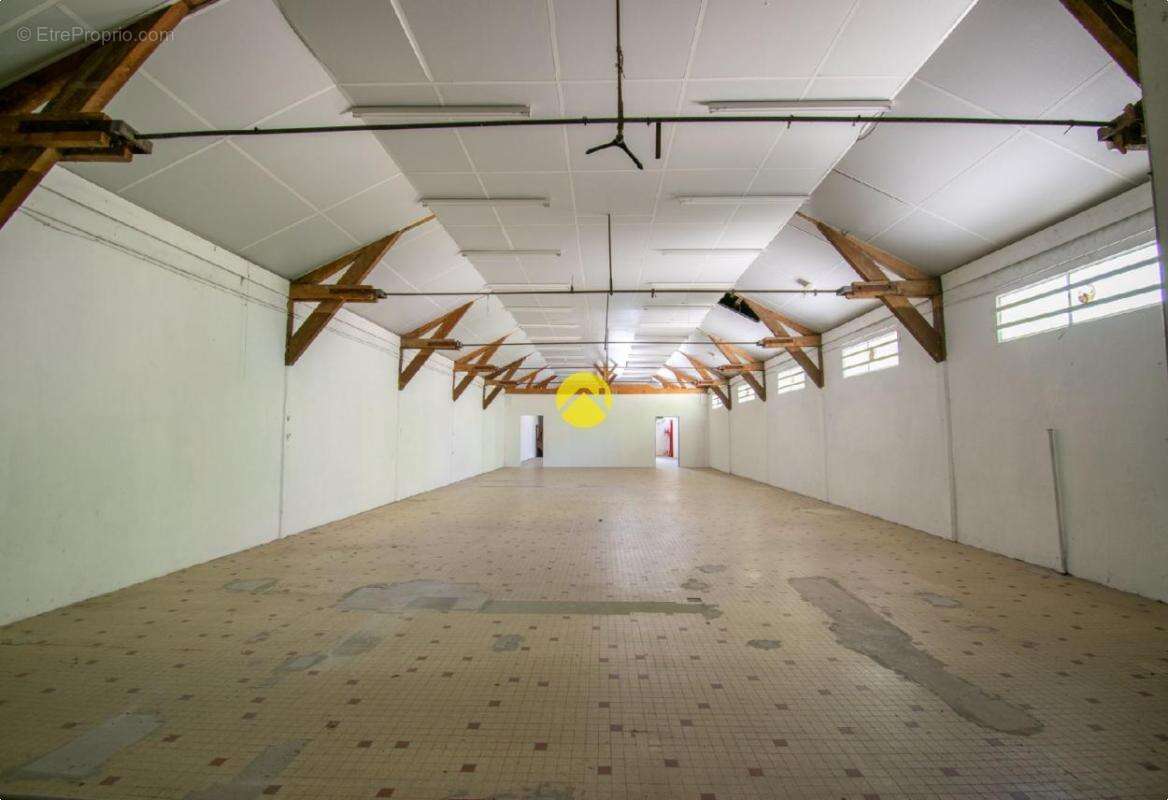 Local commercial au centre ville - photo 4