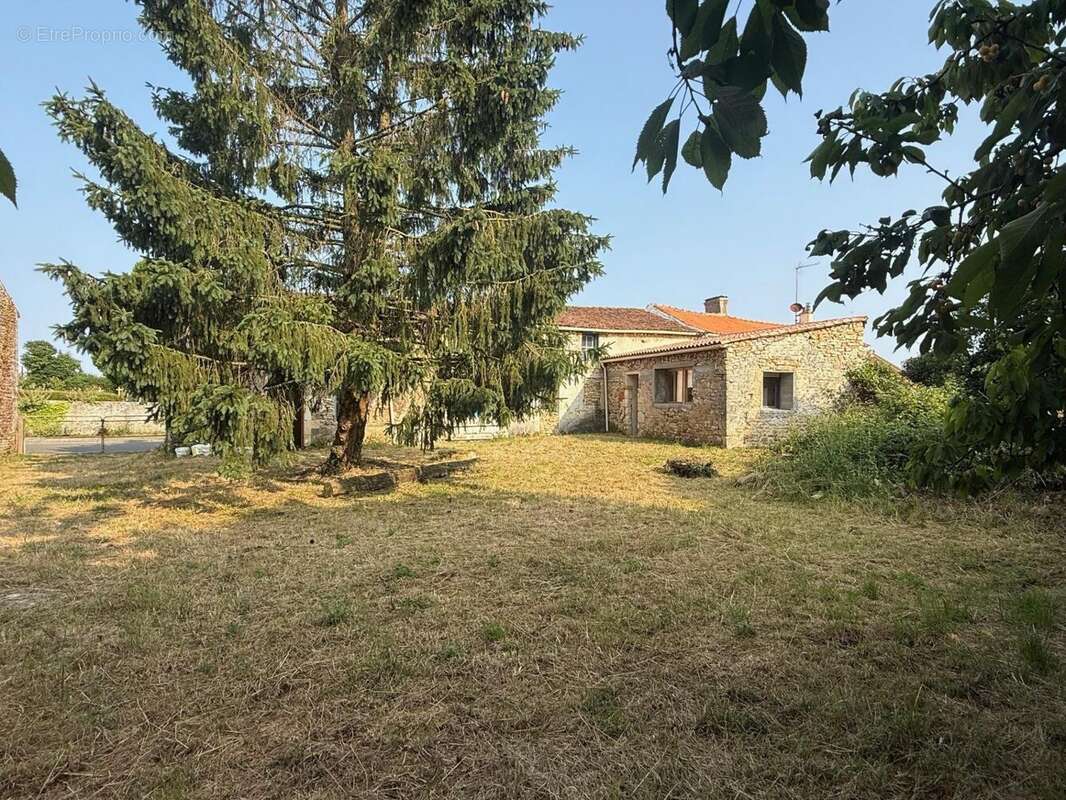 Maison 157 m² à La Chapelle-Themer  - photo 3