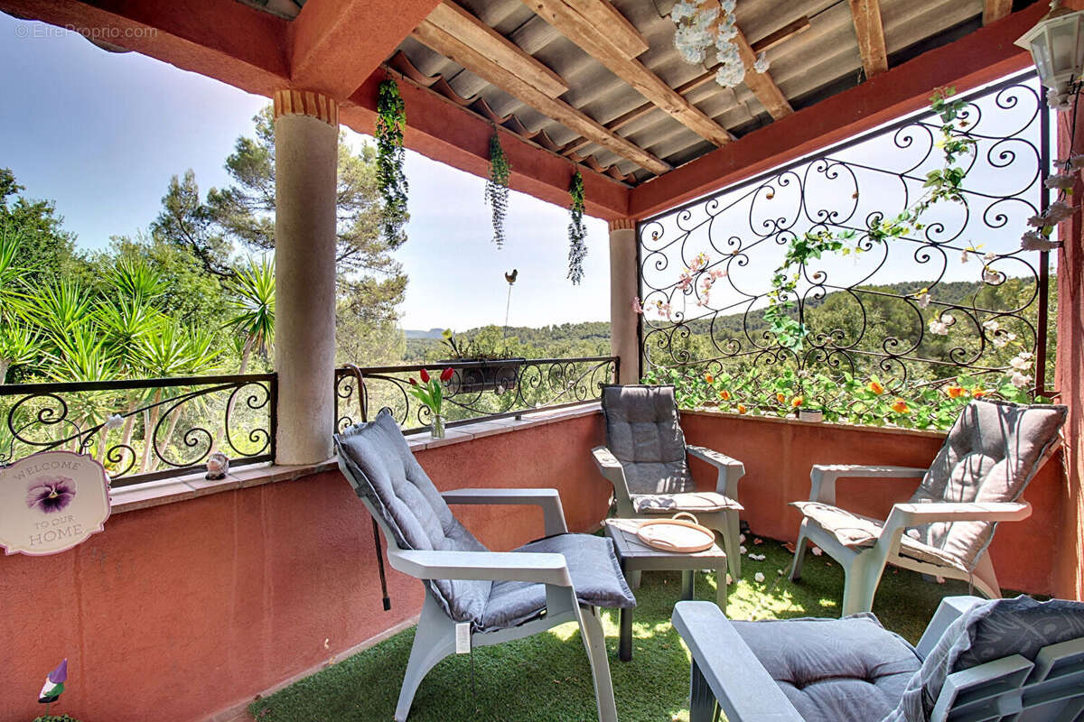 À VENDRE EN EXCLUSIVITÉ - CALLAS Maison 4 chambres avec piscine et grand terrain de 3205 m² - photo 22