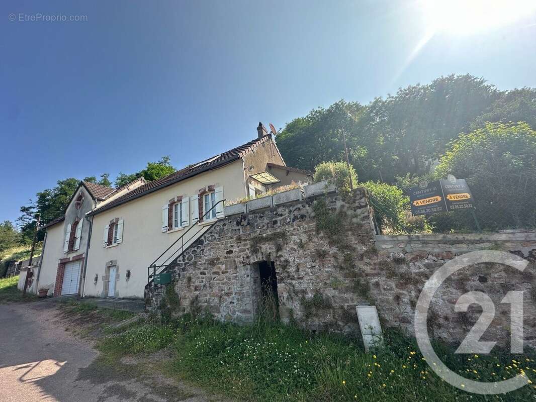 Maison à MONTREUILLON