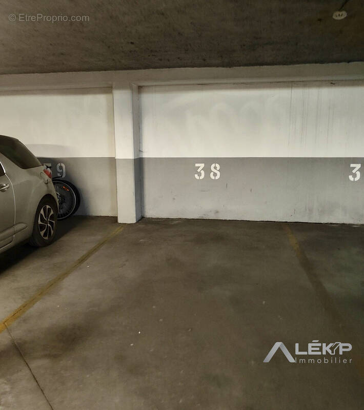 Parking à RUEIL-MALMAISON