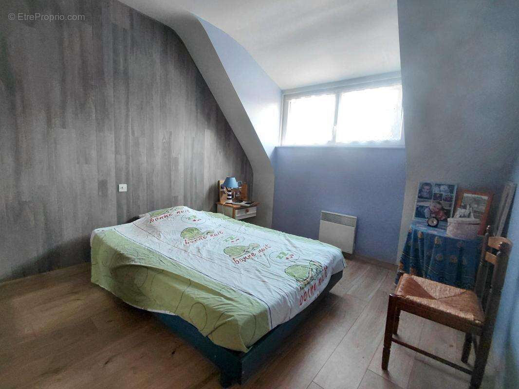 Maison en pierre rénovée, dépendances, hangar de 260m² - photo 8