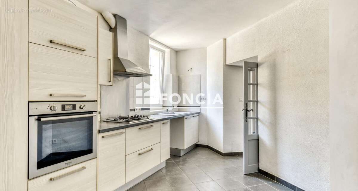 À VENDRE – Charmante maison avec dépendance et jardin à Luc-sur-Orbieu - photo 5
