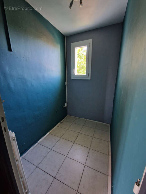 Dans un quartier calme, Maison sur sous-sol aménagé avec 4 chambres, terrain clos et arboré. - photo 14