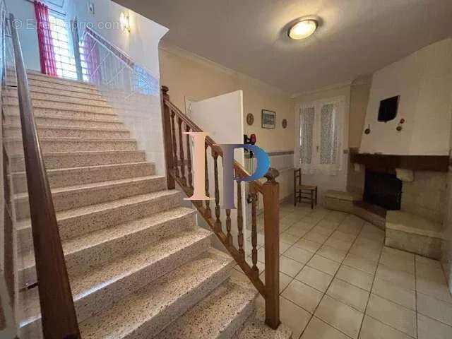 Maison à POUILLY-SOUS-CHARLIEU