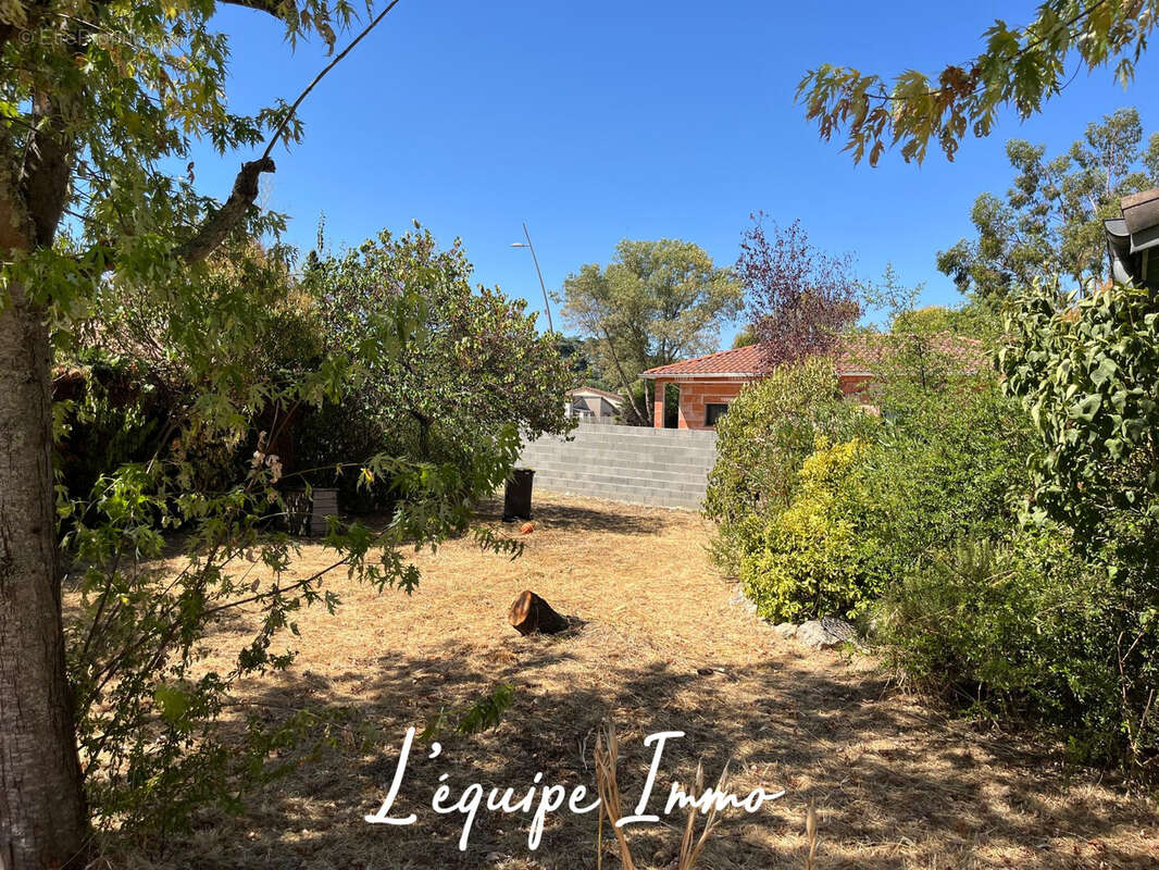 HYPER CENTRE - Maison T6 de 147 m2 - Parcelle de 747 m2- Double garage - - photo 2