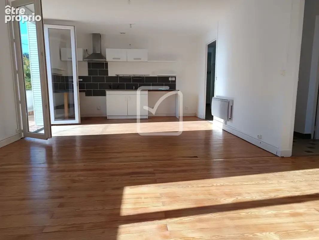 Maison 3 logements, terrasse, garage et place de parking - photo 12