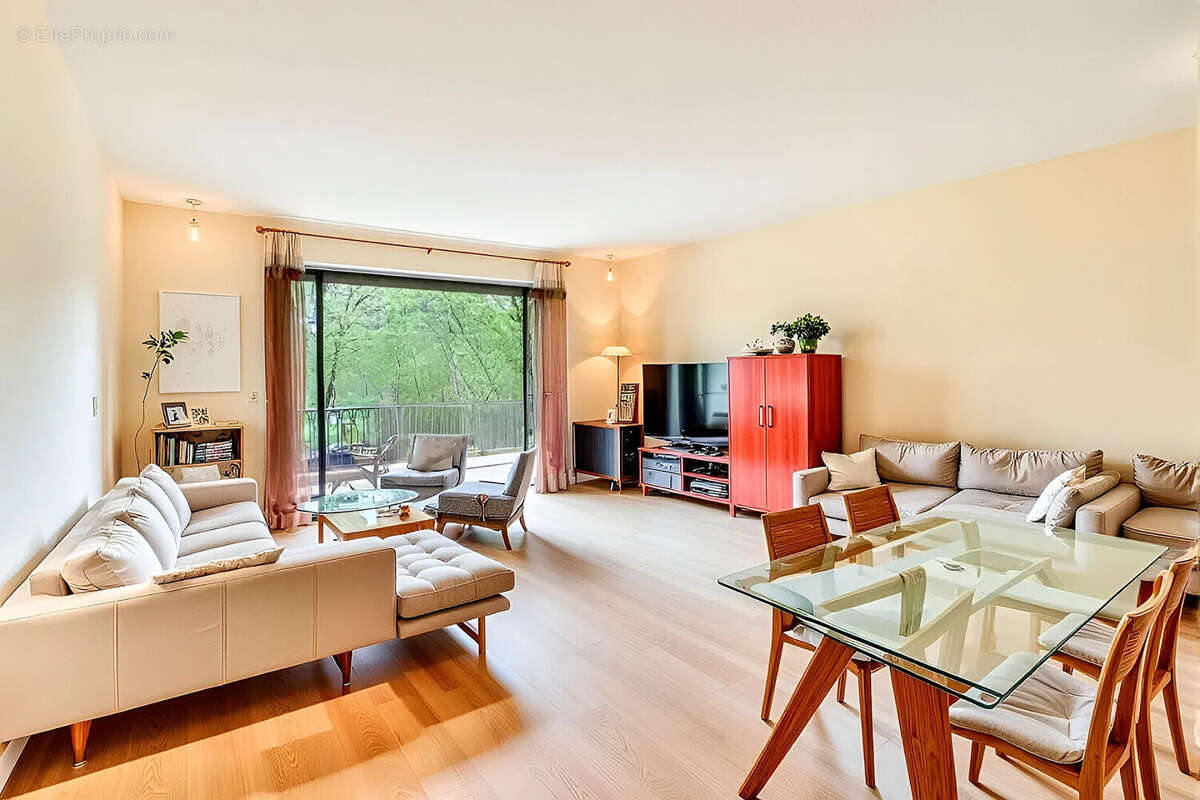 Appartement à NEUILLY-SUR-SEINE