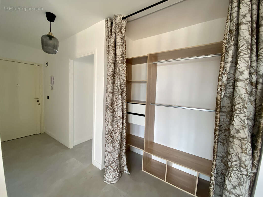 Appartement à SAINT-LAURENT-DU-VAR