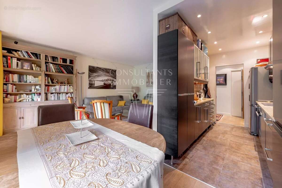 Appartement à PARIS-17E