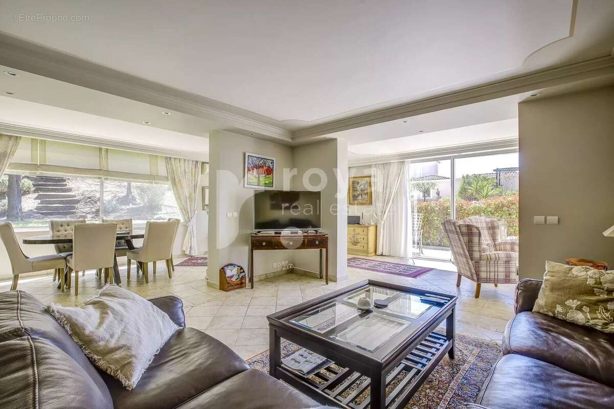 Appartement à MOUGINS