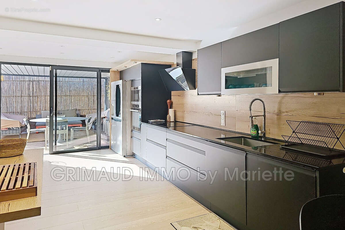 Appartement à GRIMAUD