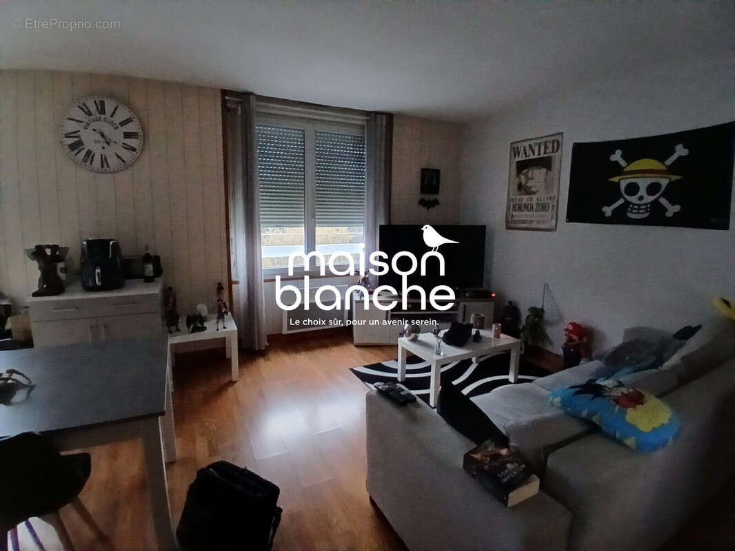 Appartement 246 m² à Parthenay  - photo 4