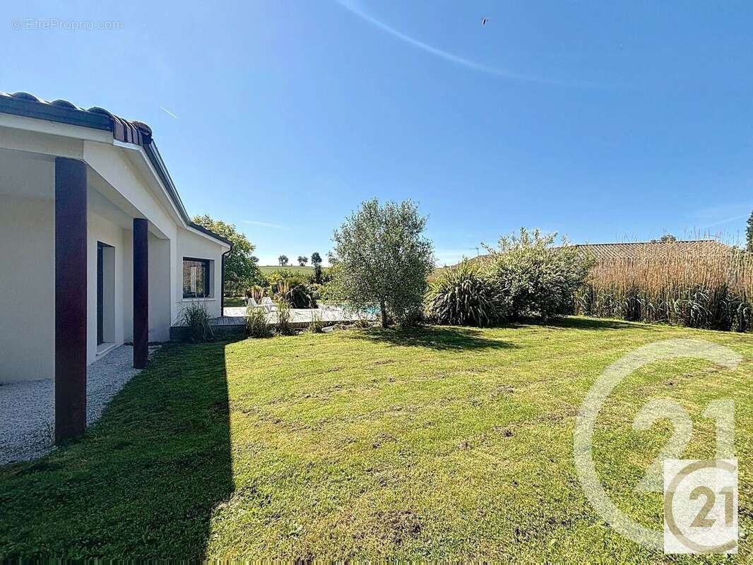 Maison à AYGUESVIVES